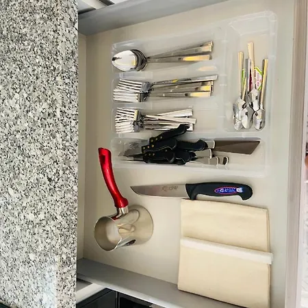 Apartman Sahile 100 Metre Sifir Esyali Ferah Daire