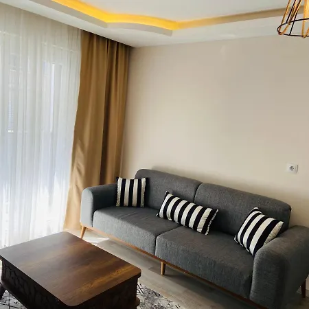 Sahile 100 Metre Sifir Esyali Ferah Daire * Kusadası