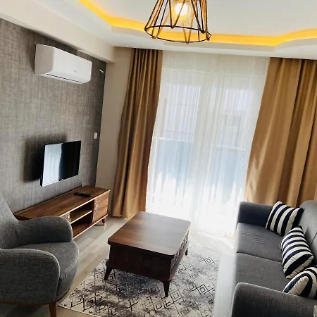 Sahile 100 Metre Sifir Esyali Ferah Daire Apartman Kusadası