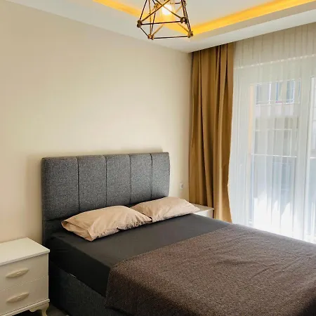 Sahile 100 Metre Sifir Esyali Ferah Daire * Kusadası